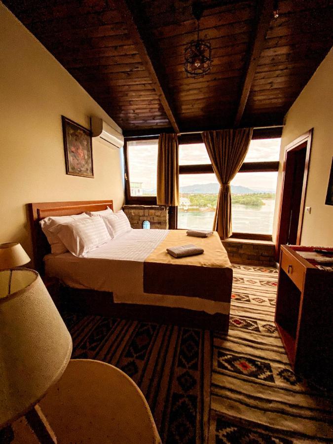 Hotel Iliria Canaj ภายนอก รูปภาพ