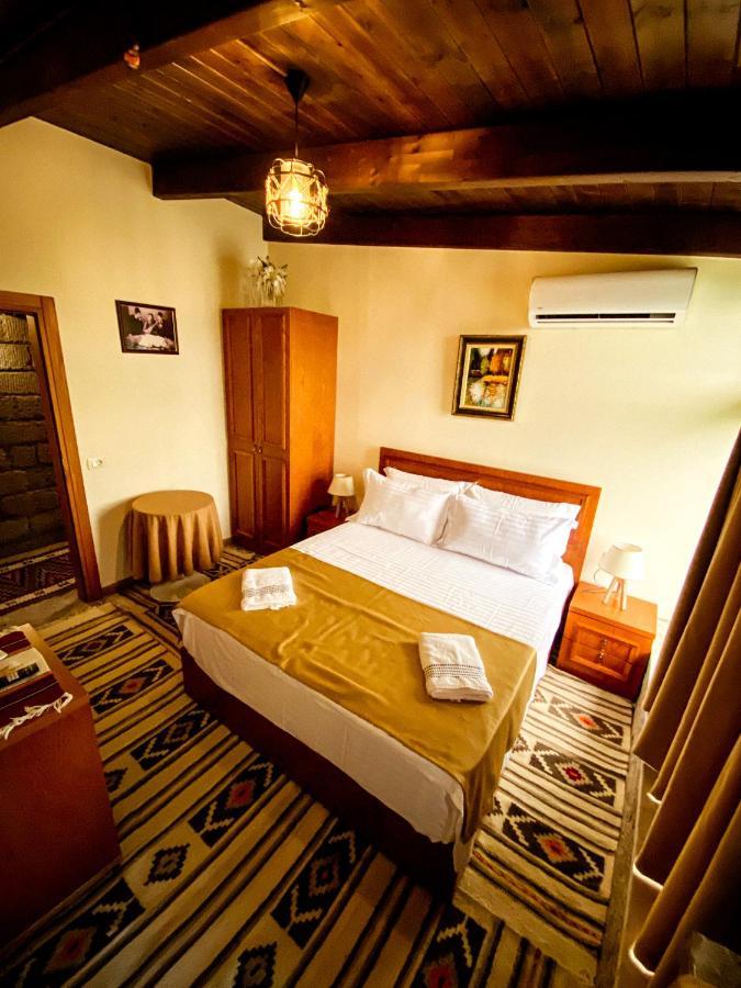 Hotel Iliria Canaj ภายนอก รูปภาพ