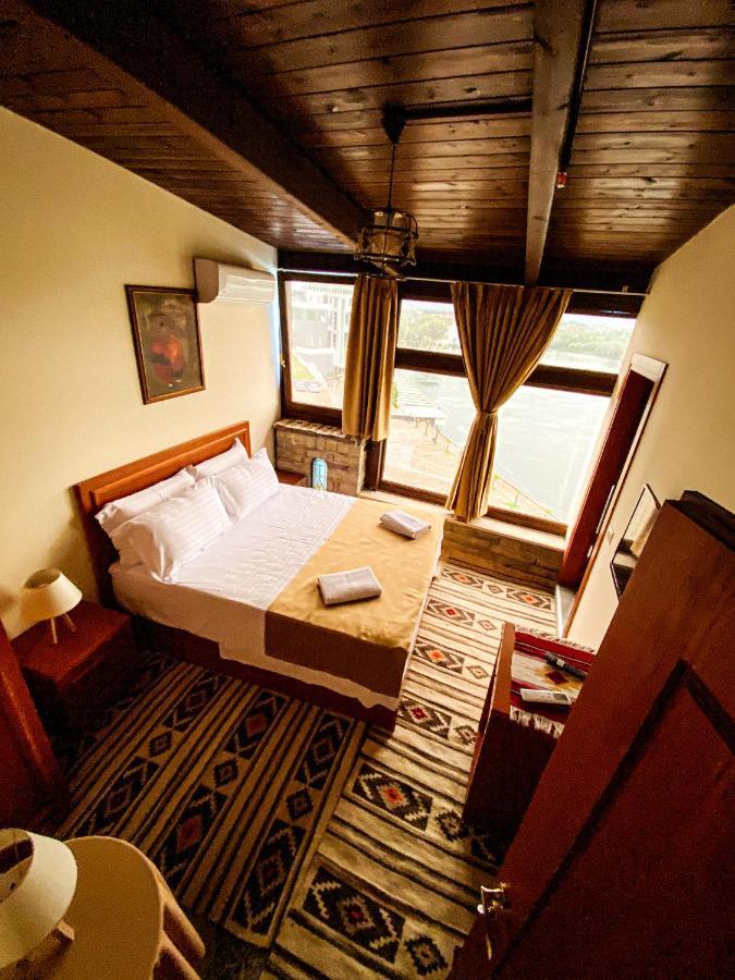 Hotel Iliria Canaj ภายนอก รูปภาพ