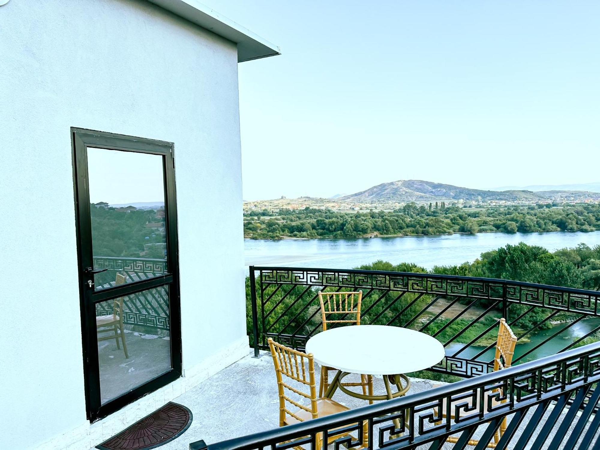 Hotel Iliria Canaj ภายนอก รูปภาพ