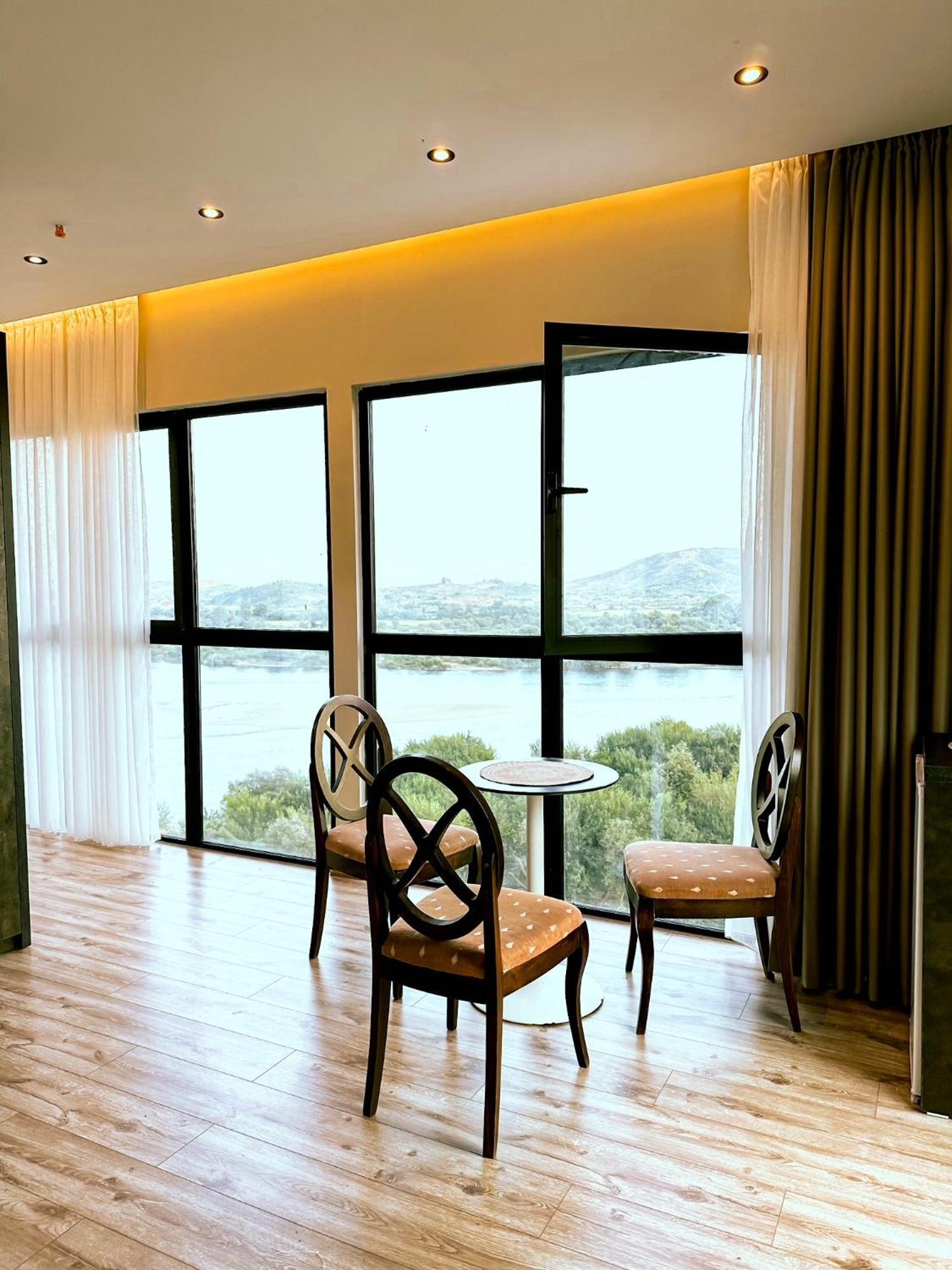 Hotel Iliria Canaj ภายนอก รูปภาพ
